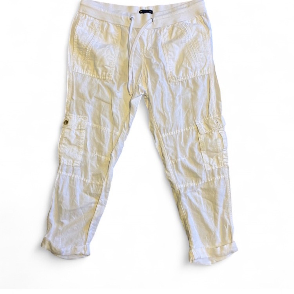 GAP White Women's Capris‎